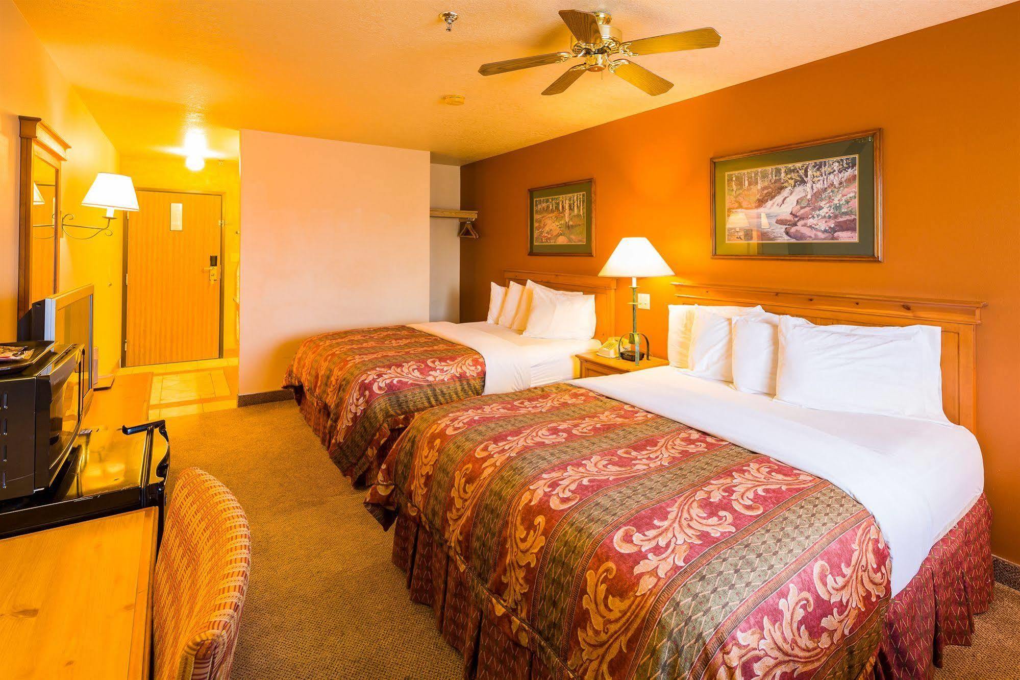Alpine Inn & Suites Gunnison Bagian luar foto