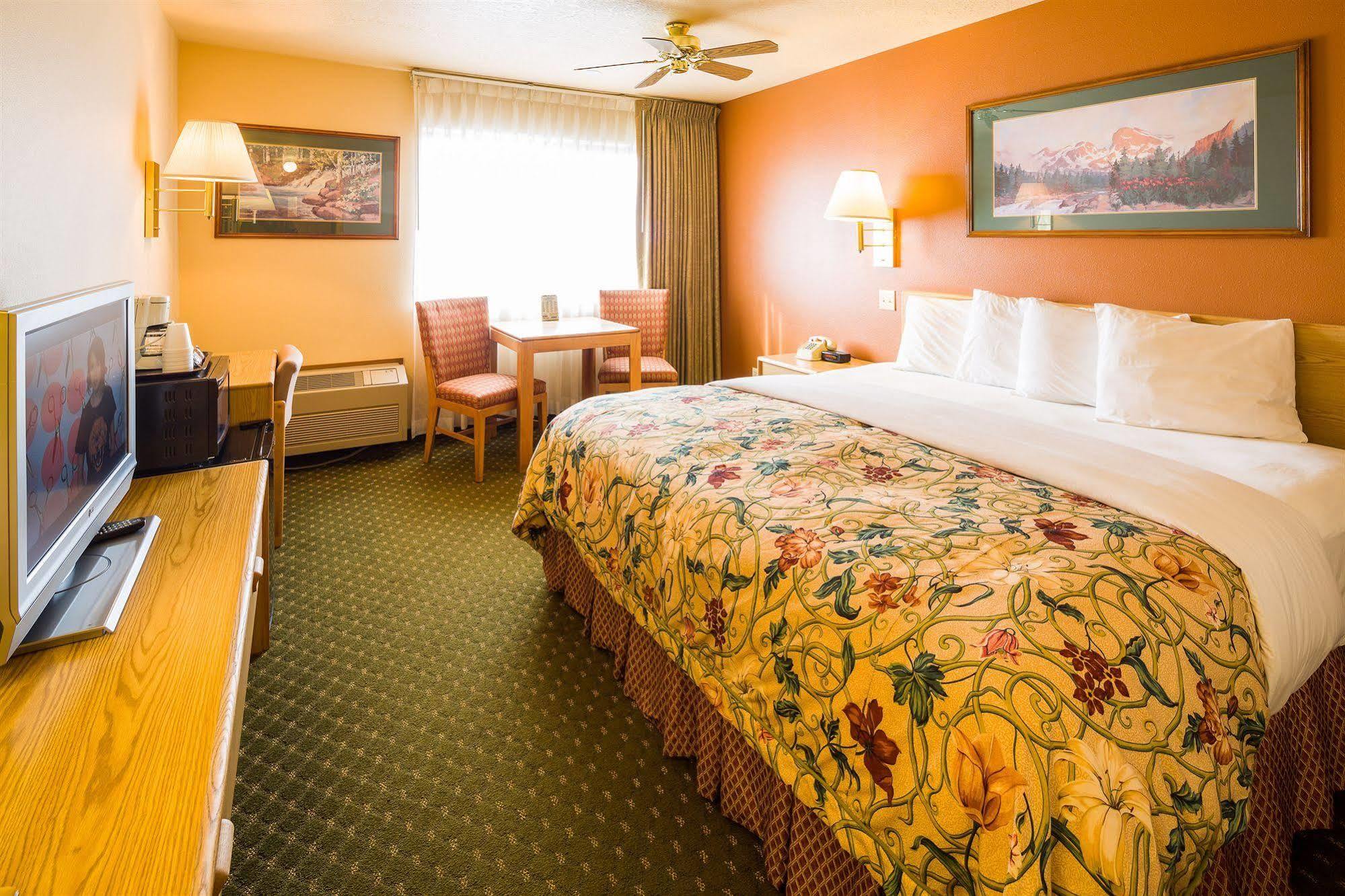 Alpine Inn & Suites Gunnison Bagian luar foto