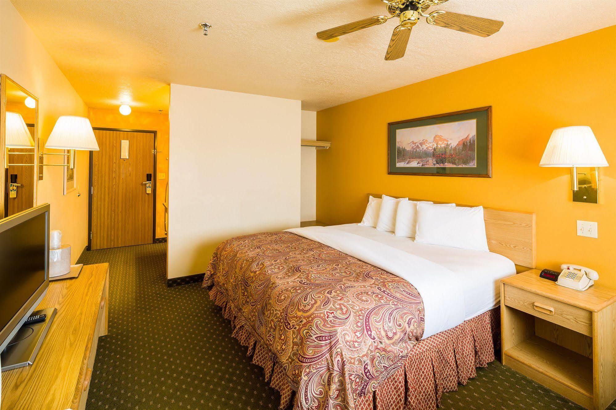 Alpine Inn & Suites Gunnison Bagian luar foto