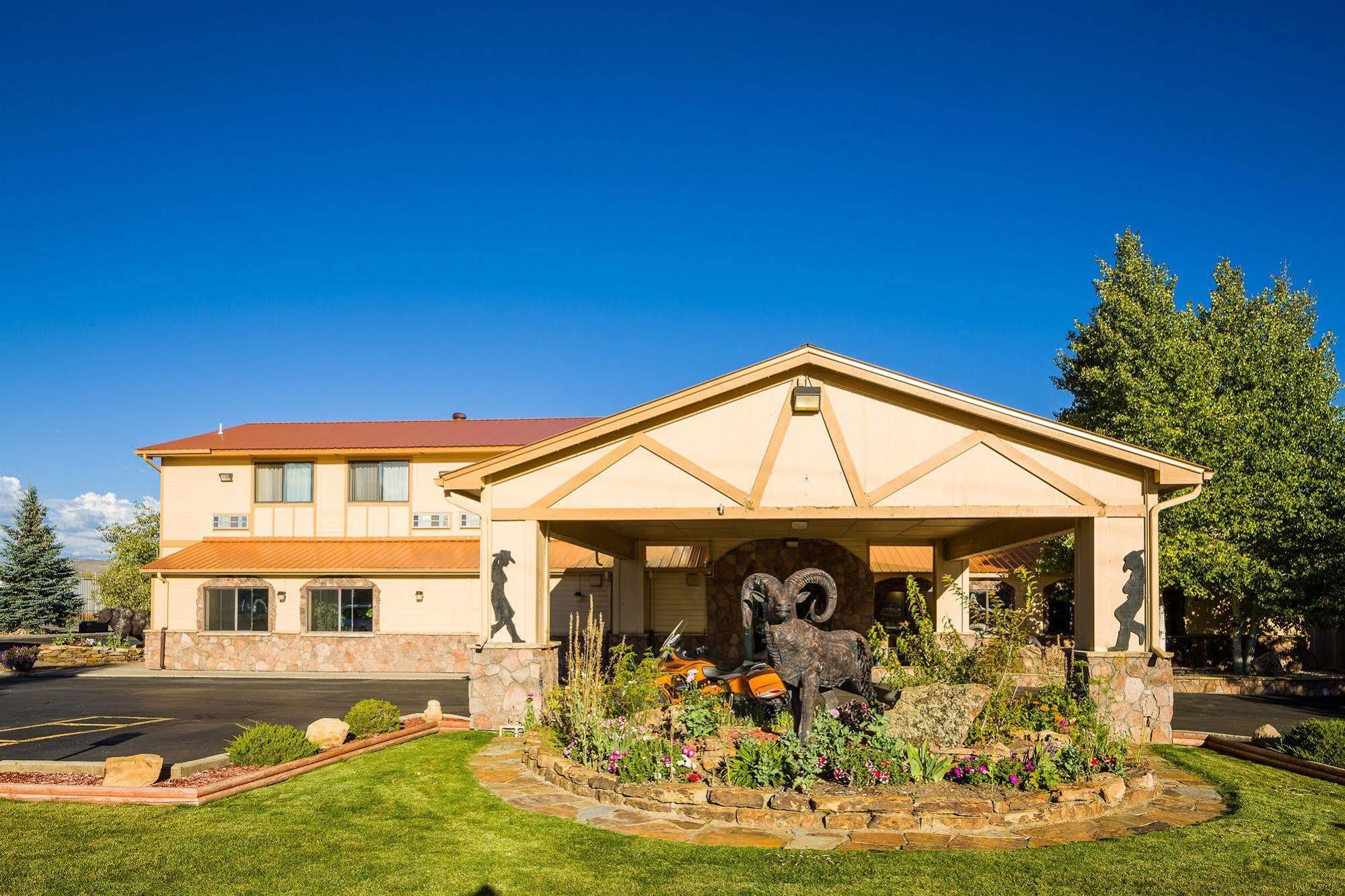 Alpine Inn & Suites Gunnison Bagian luar foto
