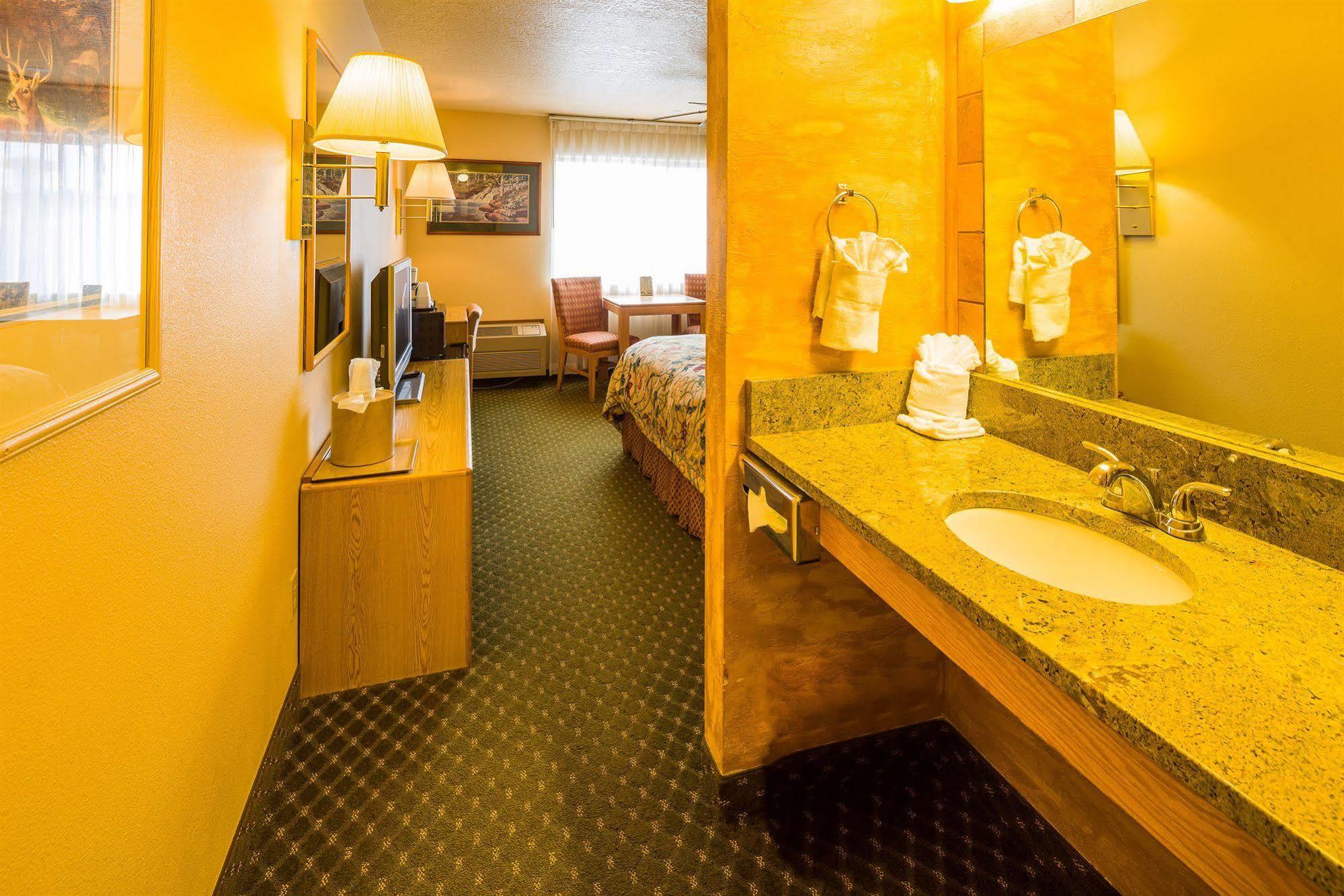 Alpine Inn & Suites Gunnison Bagian luar foto