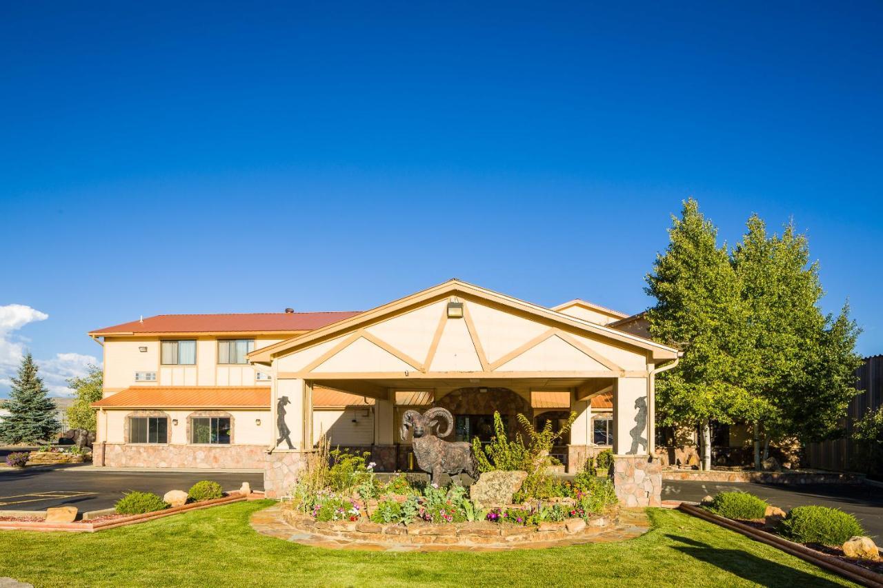 Alpine Inn & Suites Gunnison Bagian luar foto