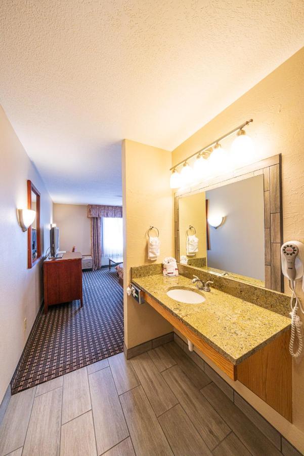 Alpine Inn & Suites Gunnison Bagian luar foto