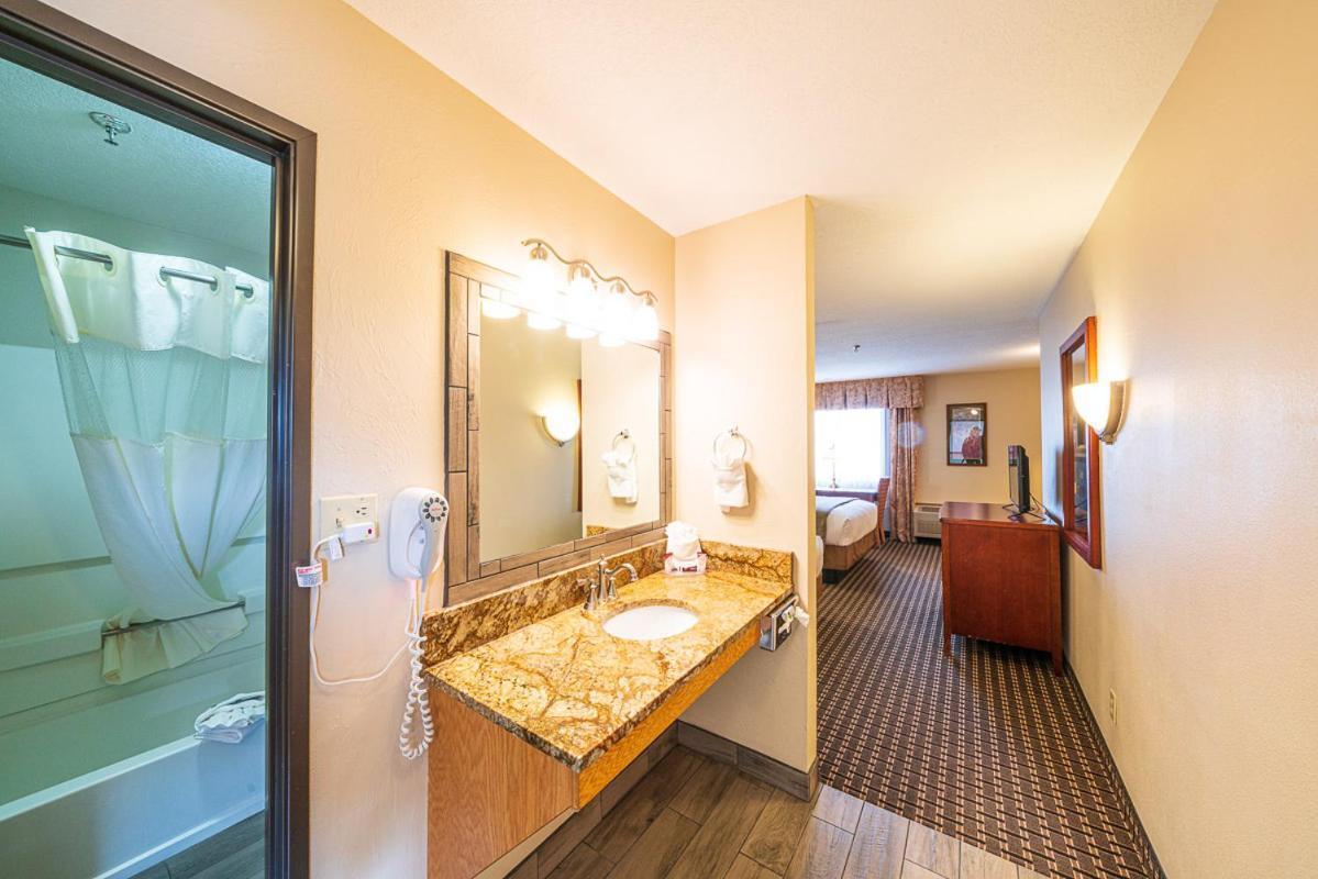 Alpine Inn & Suites Gunnison Bagian luar foto